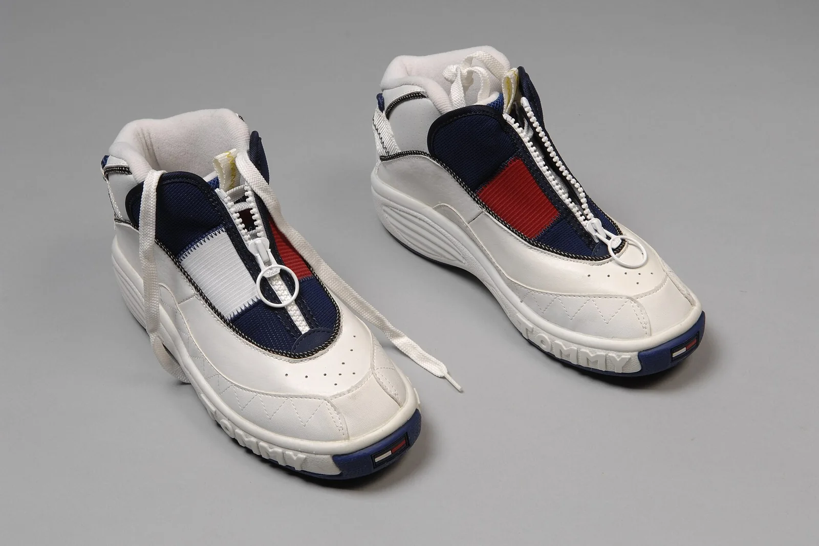 Source photograph used in Peelaway's published sneaker-recoloring example